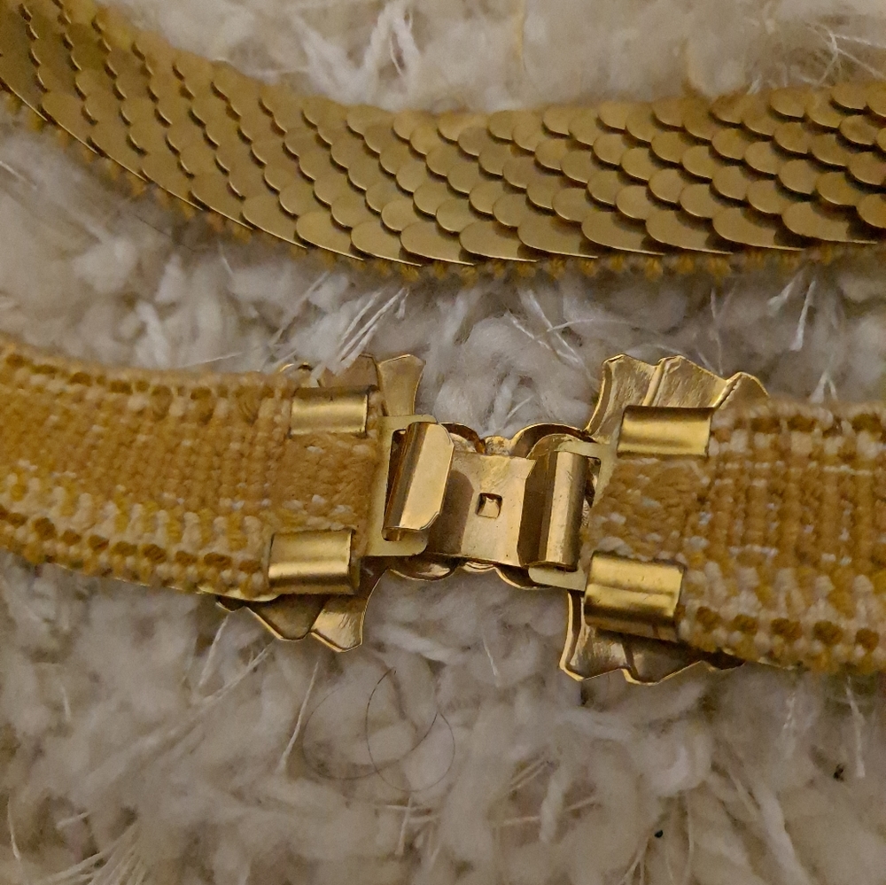 Gold stretch metal vintage belt 25-44" - Picture 2 of 4
